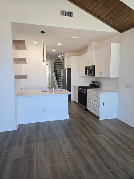 Building Photo - 5684 Native Oak Dr