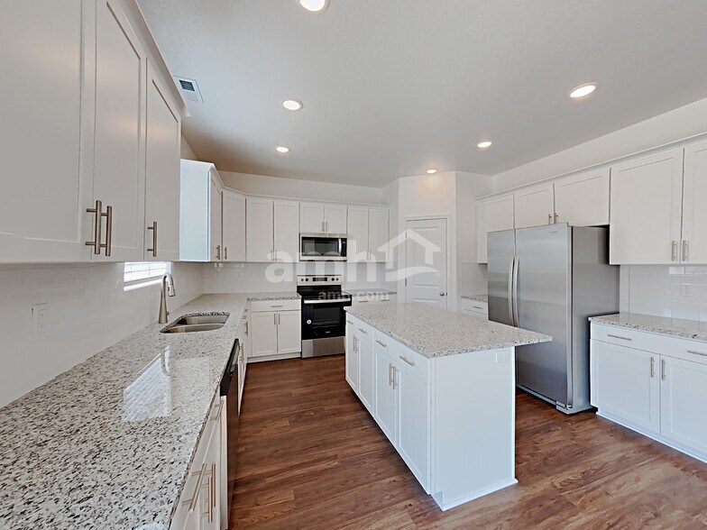 Building Photo - 1318 E White St