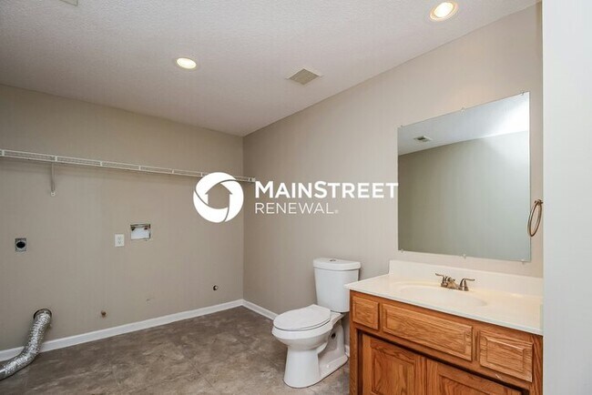 Building Photo - 3 Bedroom Pet-Friendly Home in Shawnee, KS with Main Street Renewal