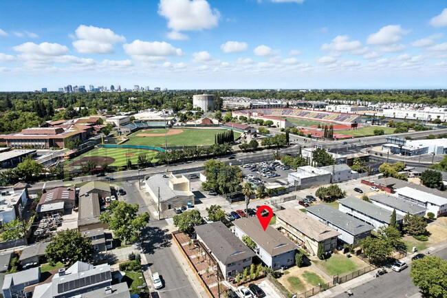 Building Photo - Remodeled 2-Bedroom Gem Near Sac City College