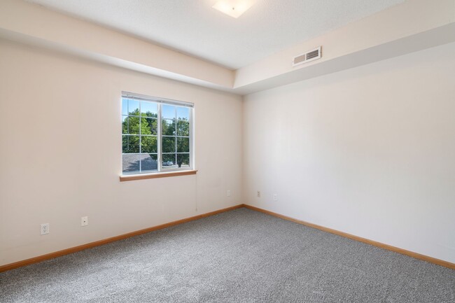 Building Photo - $1,150 | 2 Bedroom, 1 Bathroom Condo | Pet...
