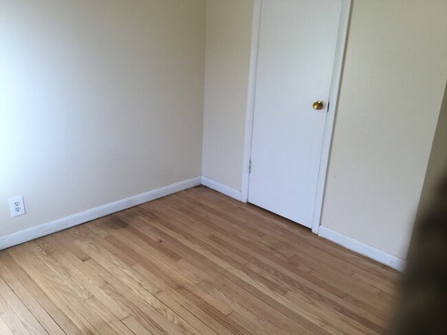 Building Photo - 3 bedroom Single Family