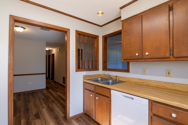 Building Photo - 123 Charlotte Ave