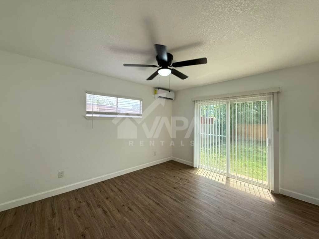 Building Photo - 411 Yolanda Dr