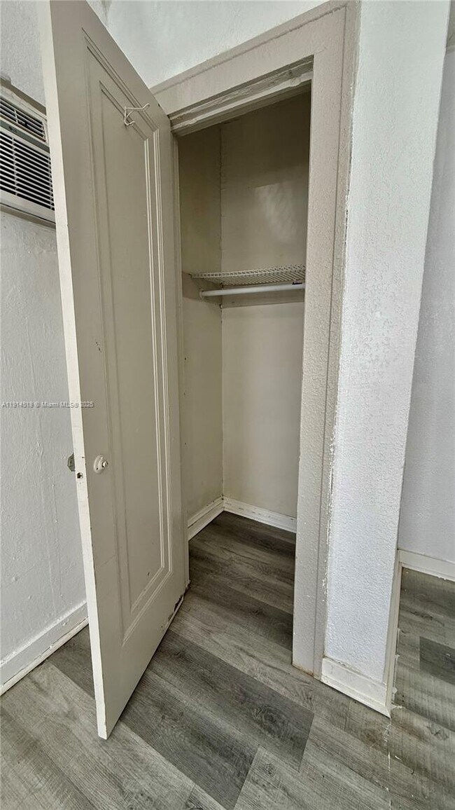 Building Photo - 444 SW 10th Ave