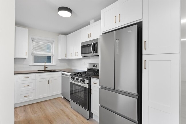 Building Photo - 676 Chestnut St