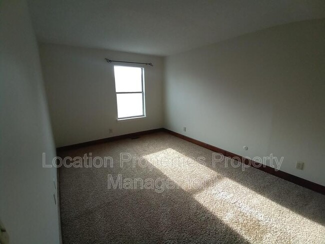 Building Photo - 104 Glenview Dr