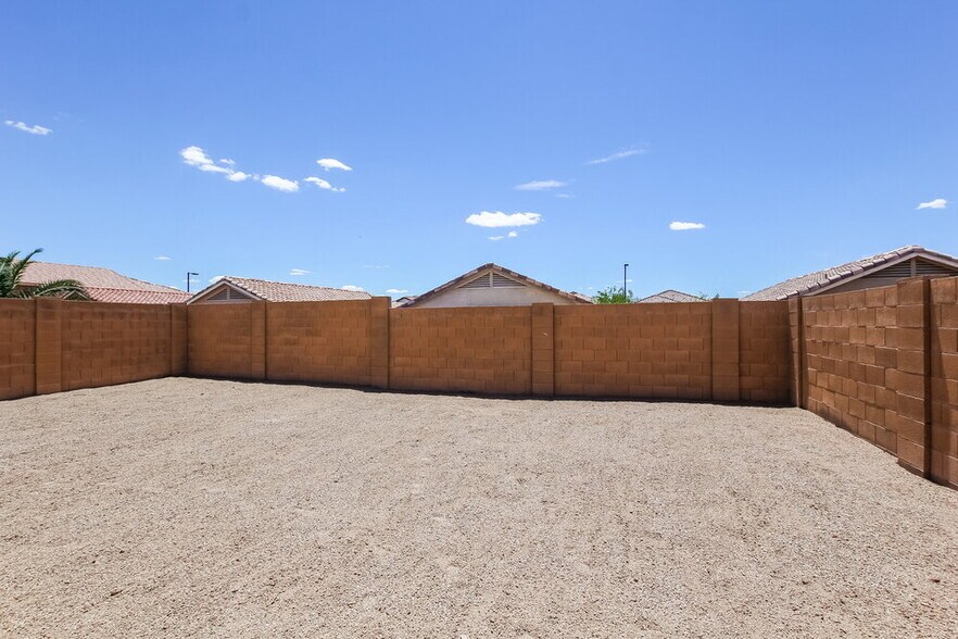 Building Photo - 22807 W Gardenia Dr