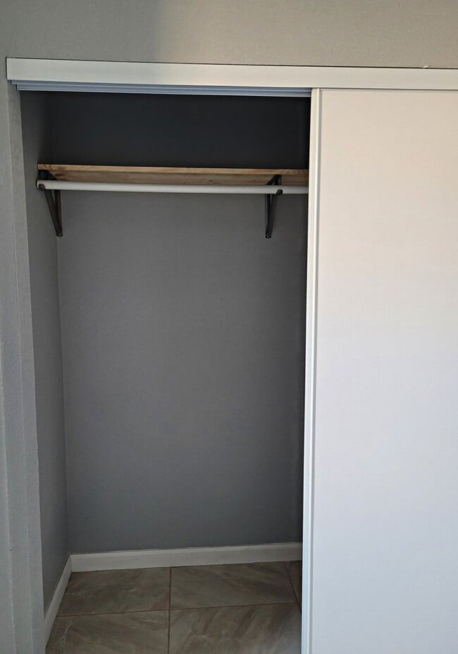 Building Photo - Spacious & Modern Studio for Rent in Calex...