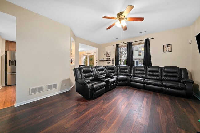 Building Photo - 650 Hawley Dr