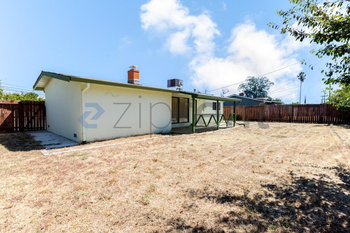 Building Photo - Unit