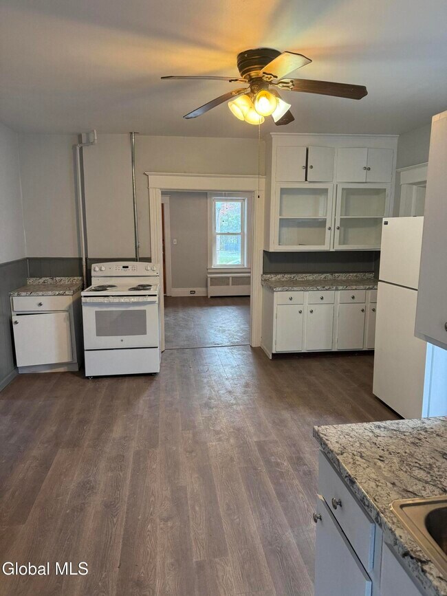 Building Photo - 8 Farrell St