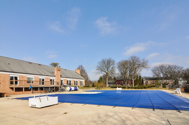 Building Photo - 3479 Burbank Dr