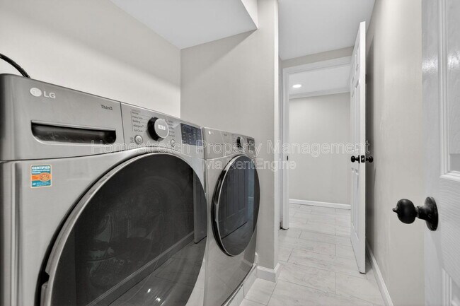 Building Photo - 4561 Laclede Ave