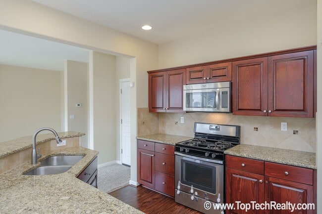 Building Photo - Stunning 4-BR + Den Home | Walk to 53rd Park | Close to Intel | Max & Shopping | Fenced Yard