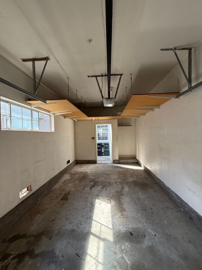 Building Photo - 321 Treasure Island Dr
