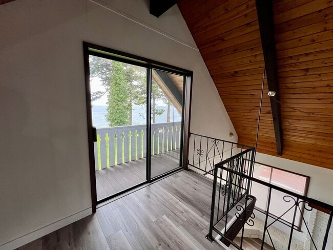 Building Photo - Charming 2 Bedroom House overlooking Birch...