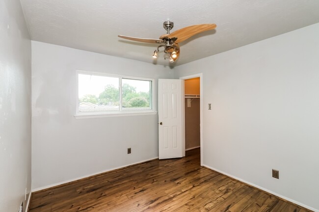 Building Photo - 826 Bradwell Dr