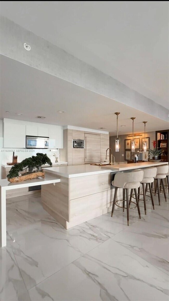 Building Photo - 16385 Biscayne Blvd