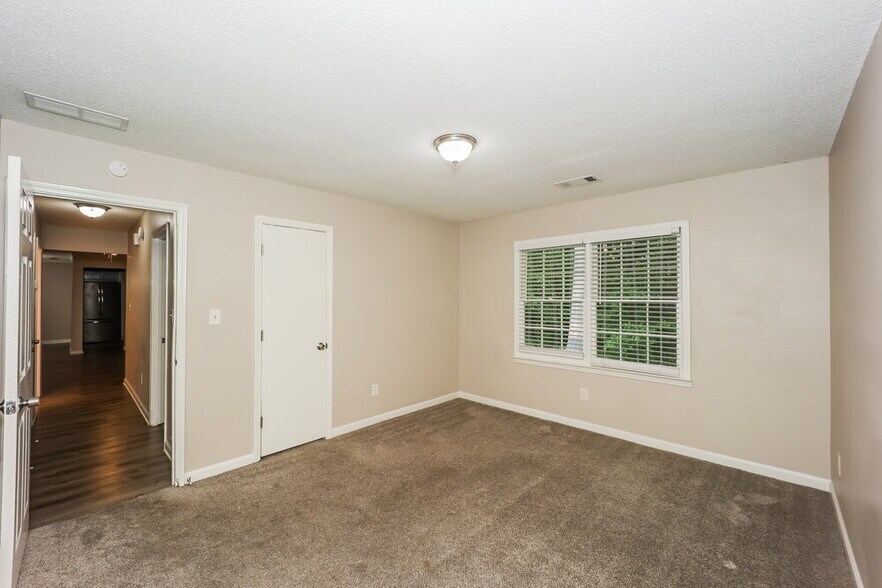 Building Photo - 10916 Clearwater Dr