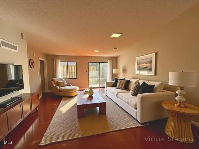 Building Photo - Spacious Condo/Townhome over 1900 sqft.
