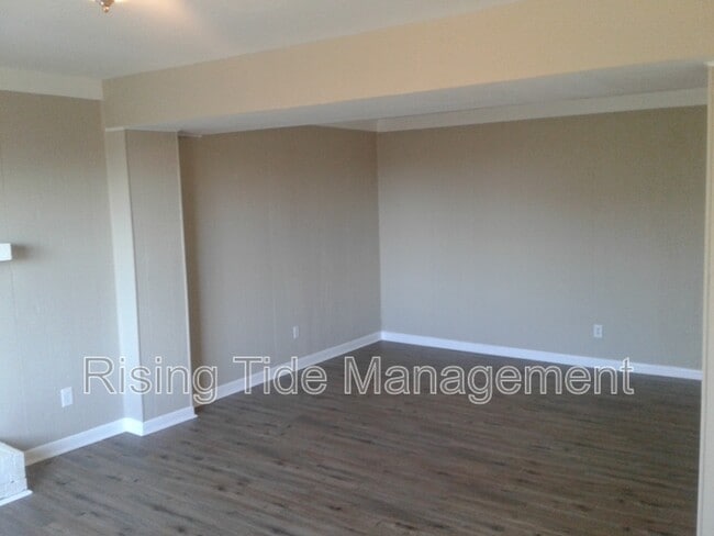 Building Photo - 8905 Valley Hill Dr