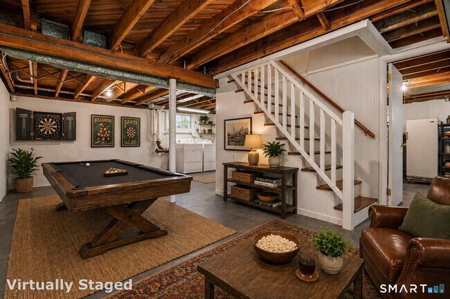 Building Photo - 32 Crescent Dr