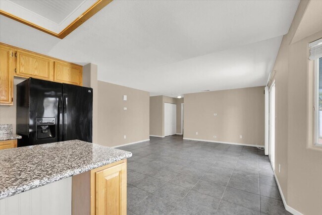 Building Photo - 4646 Spruce Oak Dr