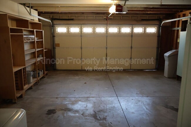 Building Photo - 225 Cinnamon Oak Ave