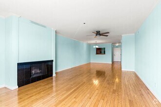 Building Photo - Alameda Waterfront Living: 2 Bed Condo wit...