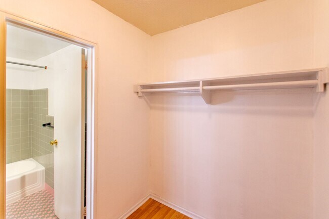 Building Photo - Rittenhouse Studio Condo with All Utilities Included!