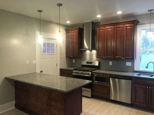 Building Photo - 3 BR, 1 Bath Townhouse - Lawrenceville - TOTALLY UPDATED!