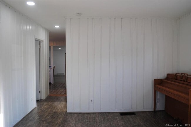 Building Photo - 38 Mohican Rd