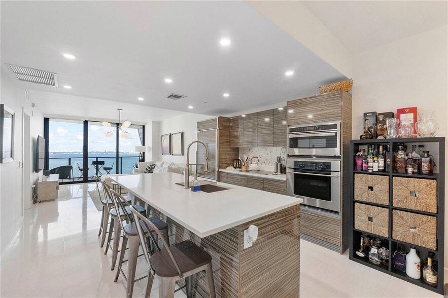 Building Photo - 460 NE 28th St