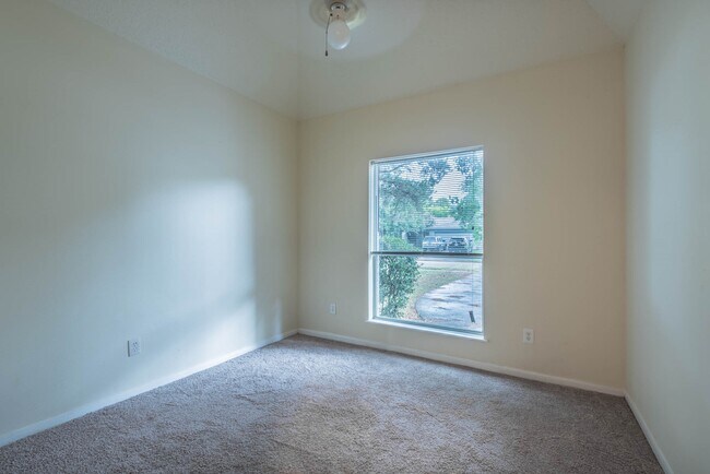 Building Photo - 17030 Macleish Dr
