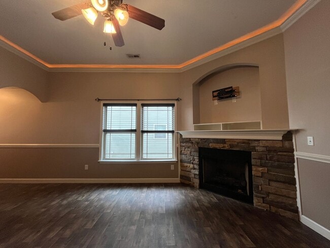 Building Photo - Adorable 3/2 Ready To Move In Now!