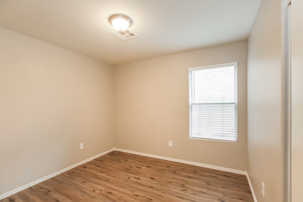 Building Photo - 7238 S 40th Ln