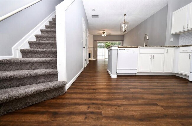 Building Photo - 233 Buckland Dr