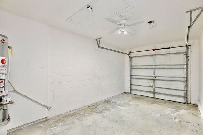 Building Photo - Beautiful 3/2 Home Recently Remodeled with...