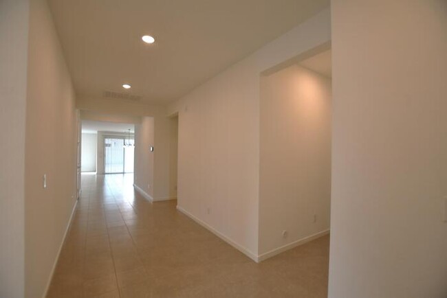 Building Photo - 4021 E Caitlin Dr