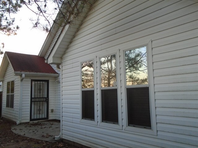 Building Photo - 70 Camden Way