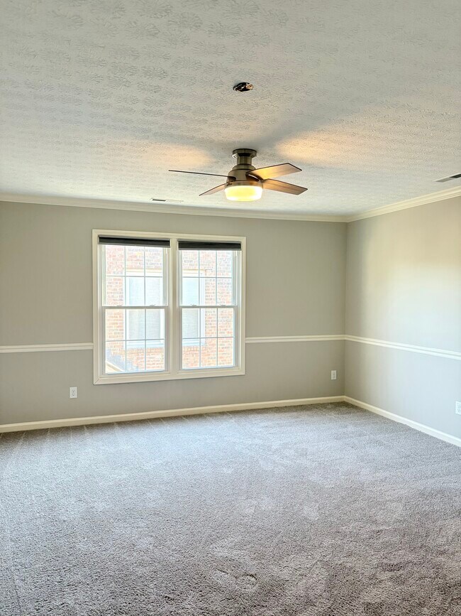 Building Photo - 747 Steeplechase Way