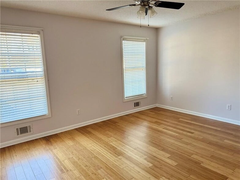 Building Photo - 1136 Fieldstone Dr