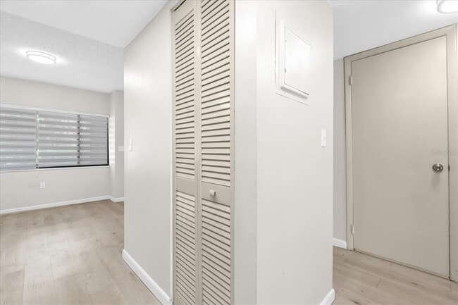 Building Photo - 5852 Windhover Dr