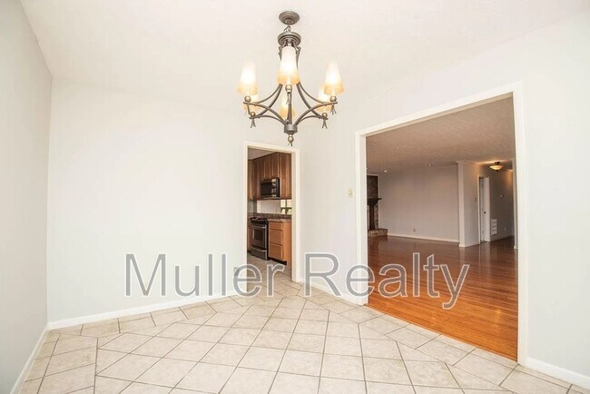 Building Photo - 10837 Dineen Dr