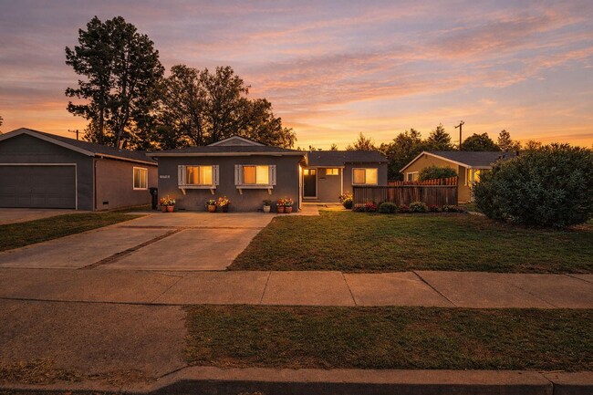 Building Photo - Limited-Time Offer: Get ½ Off Your First Month’s Rent! Sign a lease and move in within 30 days—mu...