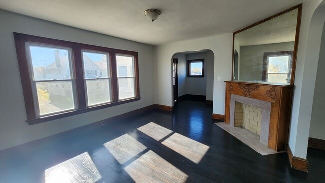 Building Photo - 10401 Homeworth Ave