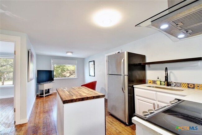 Building Photo - 717 1/2 S Laurel Ave