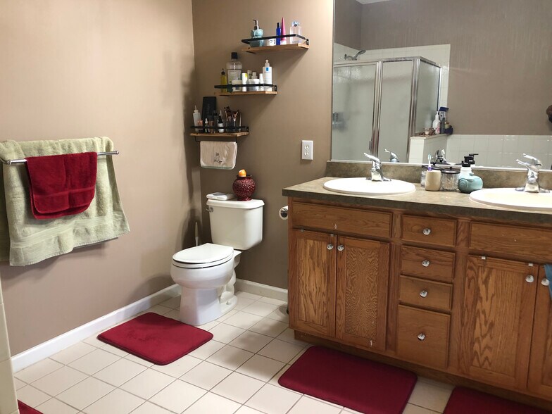 18. Master Bathroom w/ a 2nd Linen Closet - 45 Swing Bridge Ln