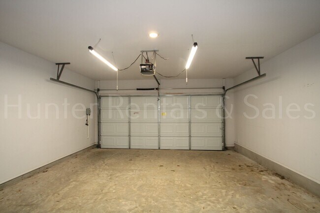 Building Photo - New In Management! Upgraded Comfort in a P...